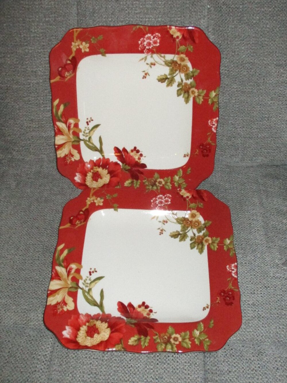 222 Fifth Fleur Rouge 2 Square Dinner Plates